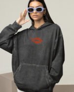Bluza oversize z kapturem <br>Zmysłowe usta i serca <br>Haft, Efekt sprania